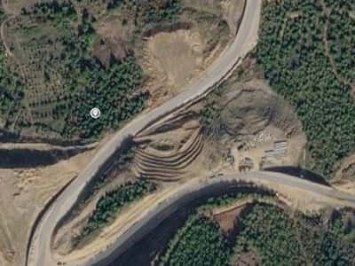 TOKË BUJQËSORE 2,000 m² PËR SHITJE – AKSES DIREKT NË RRUGËN E RE POGRADEC–KORÇË