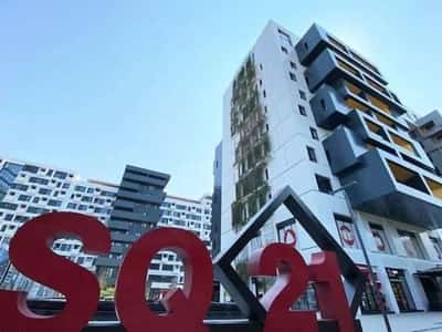 SHITET GARSONIERE – SQUARE 21 | RRUGA E KAVAJËS