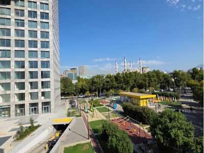 JEPET AMBIENT PER ZYRA ME QIRA TEK RRUGA ELBASANIT!!! 850 € /Muaj