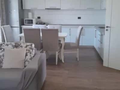 Tirane, jepet me qera apartament 2+1 Kati 4, 150 m² 600 € (Kodra E. Priftit)