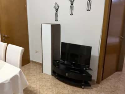 Tirane, jepet me qera apartament 3+1 Kati 4, 160 m² 650 € (Rruga e Dibrës)