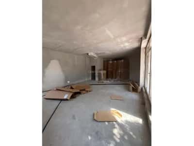 Tirane, shitet dyqan Kati 0, 79 m² 113.000 € (fresku)