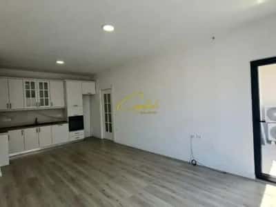 Tirane, jepet me qera zyre Kati 7, 64 m² 450 € (PORCELAN)
