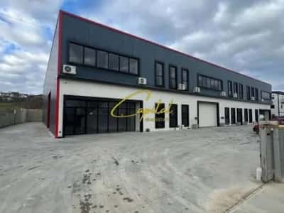 Tirane, jepet me qera dyqan Kati 0, 500 m² 3.000 € (VORE)