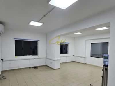 Tirane, jepet me qera ambjent biznesi Kati 1, 140 m² 750 € (PAZARI I RI)