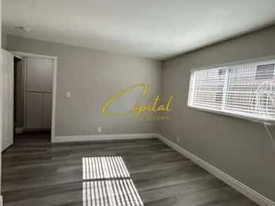 Tirane, jepet me qera dyqan Kati 1, 120 m² 1.300 € (ZOGU I ZI)