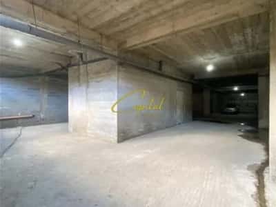 Tirane, jepet me qera magazine Kati -1, 700 m² 1.000 € (FRESKU)