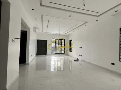 Tirane, jepet me qera ambjent biznesi Kati 0, 116 m² 1.300 € (5 MAJI)