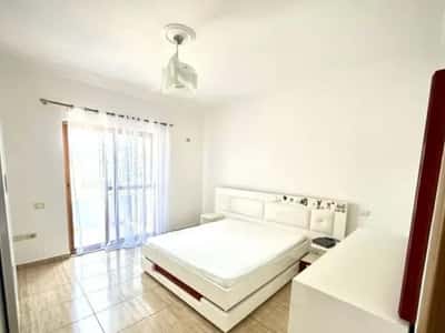 Durres, jepet me qera apartament 3+1 Kati 1, 250 m² 600 € (Autostrada Tiranë–Durrës)