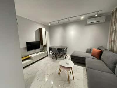 JEPET APARTAMENT 1+1 ME QIRA TE GARDA, LIQENI ARTIFICIAL I TIRANES.