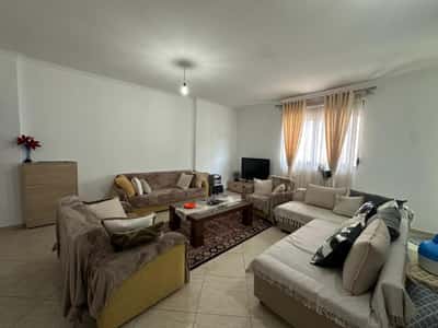 Apartament 2+1 Me Qira në Vlorë