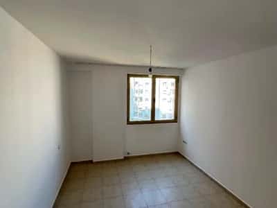 Tirane, jepet me qera apartament 1+1+Ballkon Kati 4, 70 m² 300 € (Fresk)