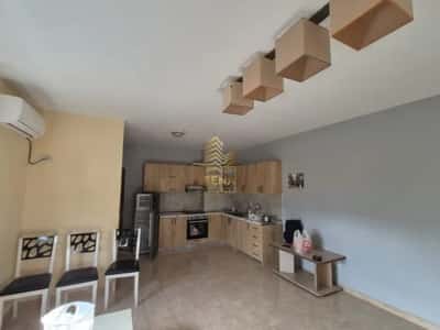 Tirane, jepet me qera ambjent biznesi Kati 7, 80 m² 500 € (Brryli)
