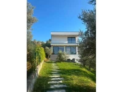 Tirane, jepet me qera Vile Vile 3 Katshe Kati 3, 800 m² 3.500 €