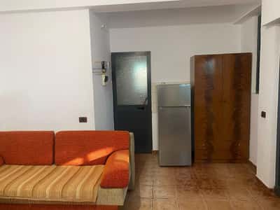 Jepet me qera garsoniere prane kryqit te kuq, Durres