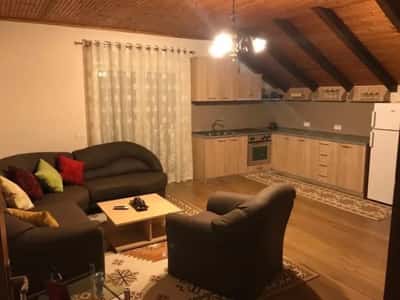 Tirane, jepet me qera Vile 2+1+Ballkon Kati 3, 120 m² 600 € (Xhamllik,Rruga Arkitekt Sinani)