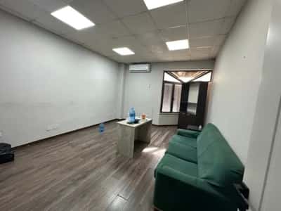 Tirane, jepet me qera ambjent biznesi Kati 1, 220 m² 2.000 € (Ish Stacioni i Treni/)