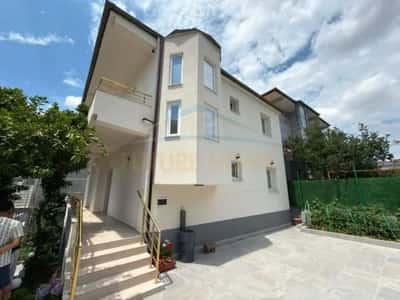 Tirane, shitet Vile Vile 2 Katshe , 258 m² 400.000 € (Sauk)