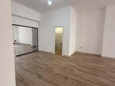 Tirane, jepet me qera ambjent biznesi Kati 1, 154 m² 2.600 € (Rruga Durresit)