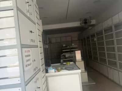 Tirane, jepet me qera dyqan Kati 0, 55 m² 1.200 € (medreseja)