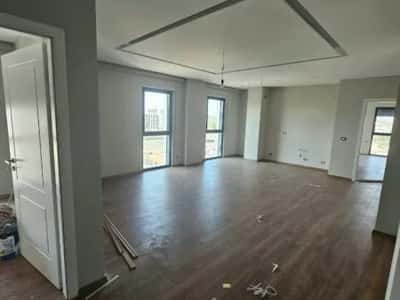 Tirane, jepet me qera zyre Kati 7, 106 m² 650 € (Fusha e Aviacioni)