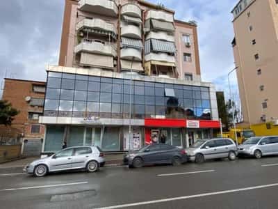 Tirane, jepet me qera ambjent biznesi Kati 1, 227 m² 2.000 € (Kinostudio)