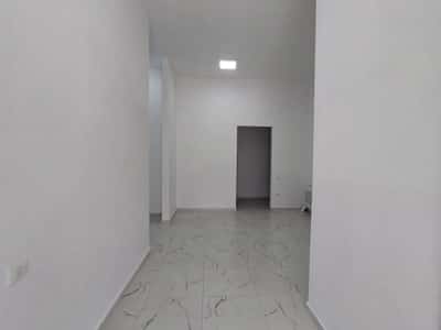 Jepet apartament 2+1 me qira (per zyre apo banim) tek Donika Center, Qender , Sheshi Skenderbej , Rruga Mine Peza , Rruga e Durresit .