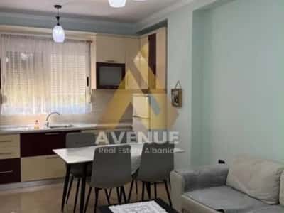Tirane, jepet me qera apartament 2+1+Ballkon Kati 3, 67 m² 500 € (Bulevardi Bajram Curri)