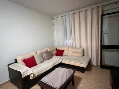 Jepet me qira 2+1+2 Rruga 5 Maji 50.000 leke
