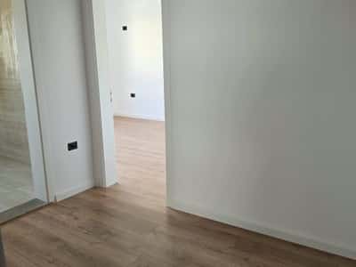 Shitet Apartament 1+1   Pranë shkollës Vasil Shanto