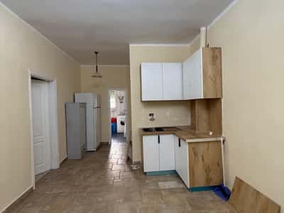 Apartament 1+1 per shitje te Rruga Bardhyl !