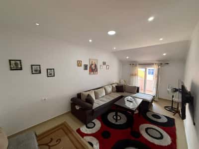 Shitet , Apartament 1+1 , Rruga Reshit Collaku , Pogradec