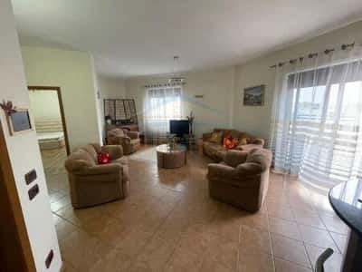 0696044407 Apartament 1+1 per Qera , Prane Kazazit, Durrës.