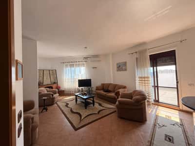 Apartament 1+1 Me Qira në Ish Rajoni i Policisë, Durrës !