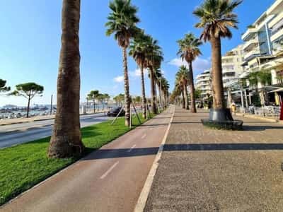 SHESIM, AMBIENT KOMERCIAL NË LUNGOMARE, VLORË