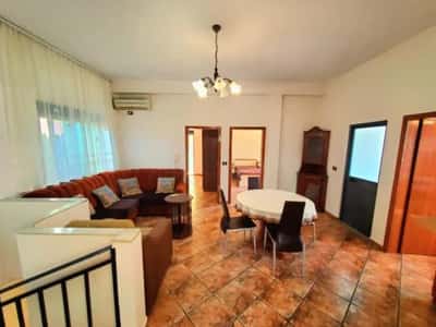 Tirane, jepet me qera apartament 2+1 Kati 1, 100 m² 550 € (Ambasada Kineze ne Rrugen e Durrsit)