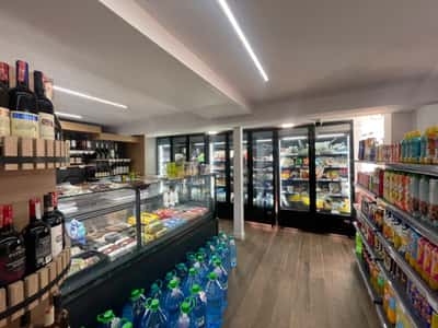 ISH FUSHA E AVIACIONIT, SHITET BIZNES SUPERMARKET NE GJENDJE PUNE