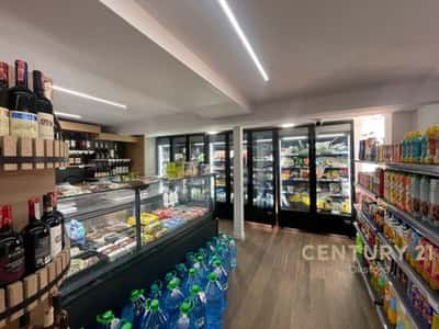 ISH FUSHA E AVIACIONIT, SHITET BIZNES SUPERMARKET NE GJENDJE PUNE