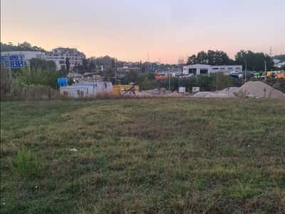 Tokë me qera.
