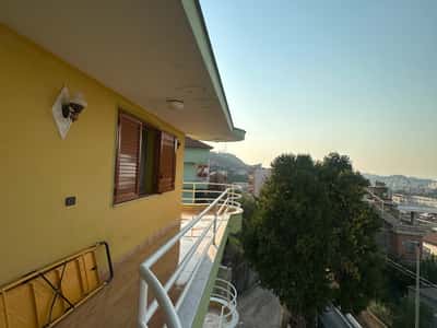 🏡 VILË 3-KATËSHE ME QIRA – 1,200 €/MUJ
📍 Pranë Turgut Ozal | Akses nga Rruga e Kavajës & Selitë