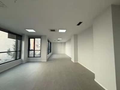 Tirane, jepet me qera lokal Kati 1, 404 m² 5.200 € (pazar i ri)