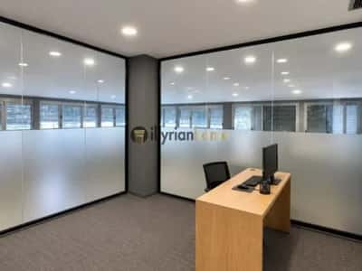 Tirane, jepet me qera ambjent biznesi Kati 7, 250 m² 2.500 €