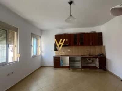 Tirane, jepet me qera apartament 1+1+Ballkon Kati 3, 100 m² 470 € (KOMUNA E PARISIT)