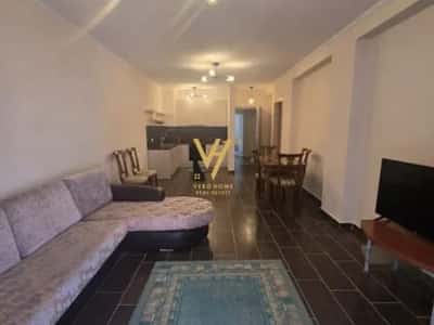Tirane, jepet me qera apartament 2+1+Ballkon Kati 3, 120 m² 500 € (KOMBINAT)
