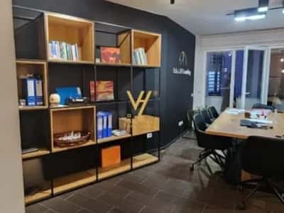 Tirane, jepet me qera zyre Kati 1, 85 m² 850 € (RRUGA E KOSOVARVE)