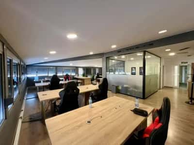Tirane, jepet me qera zyre Kati 6, 250 m² 2.500 € (Ish Tregu Elektrik)