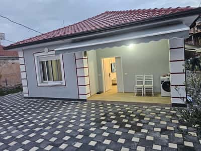 SHTEPI ME QIRA 1 KATSHE 1+1 + PARKIM - LAPRAKE, TIRANE