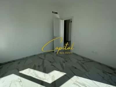 Tirane, jepet me qera zyre Kati 1, 60 m² 450 € (KOMPLEKSI AURA)