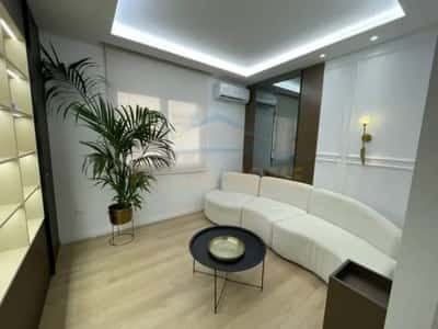 Tirane, jepet me qera ambjent biznesi Kati 3, 130 m² 1.700 € (Bllok)
