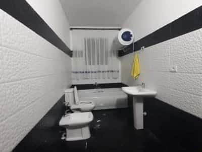 Tirane, jepet me qera shtepi 4+1+Ballkon Kati 3, 161 m² 450 € (Azem Galica 16)
